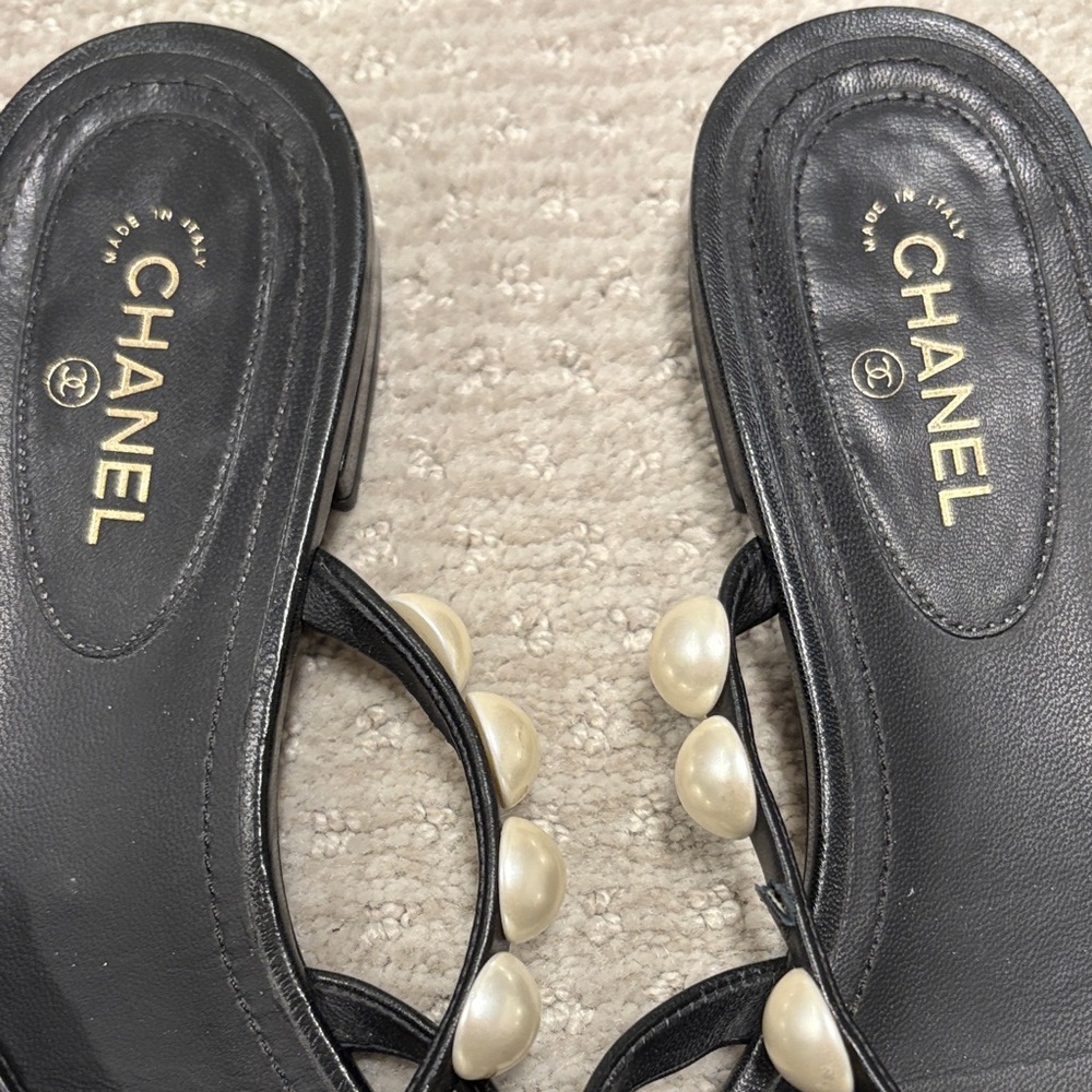 CHANEL Black Leather Pearl-Trim Slide Sandals - Picture 4 of 10